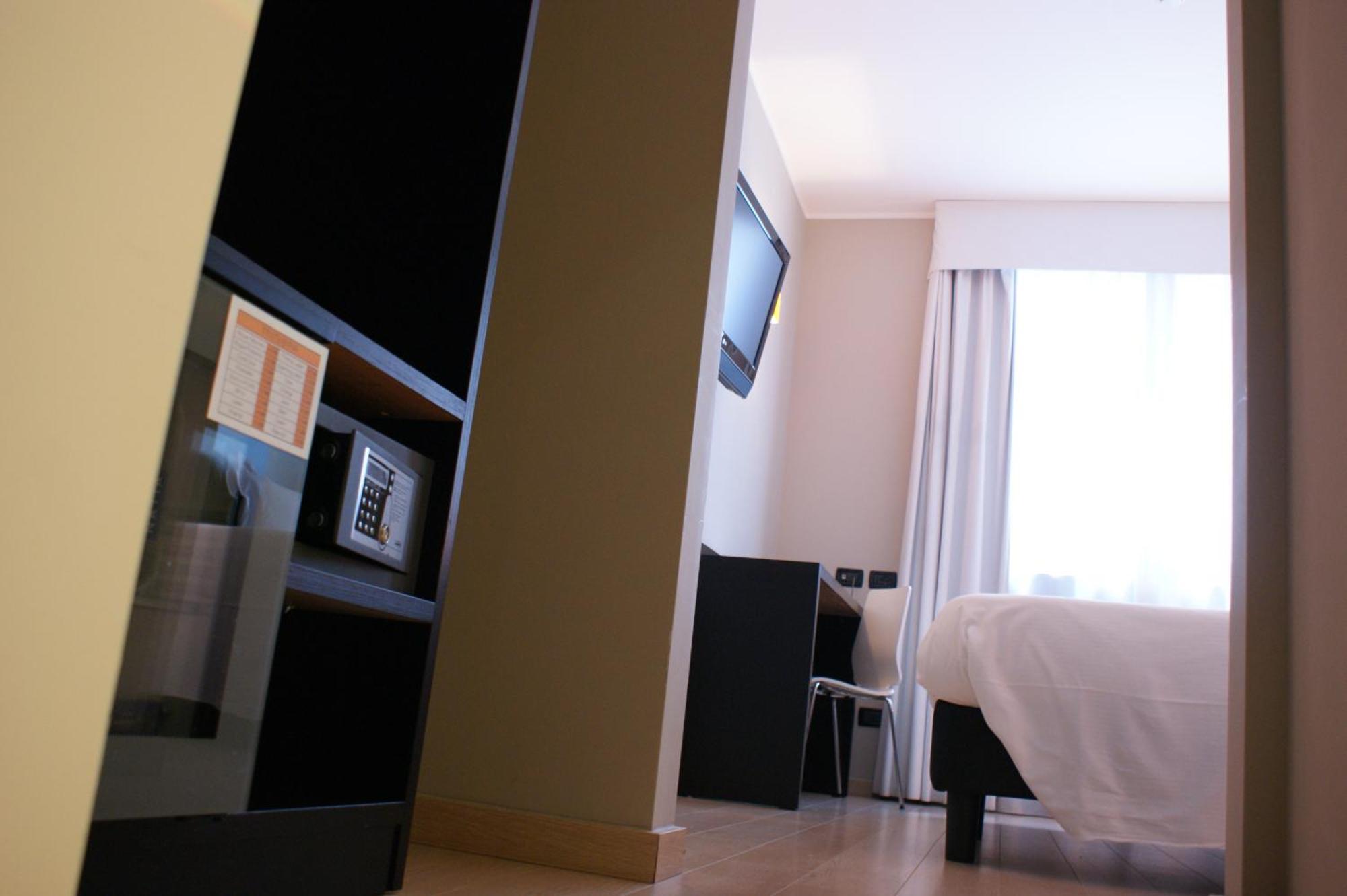 Hotel Aniene Roma Esterno foto